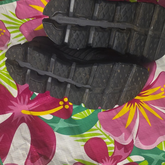 On Cloud Running Black Performance Sneakers - Picture 6 of 6